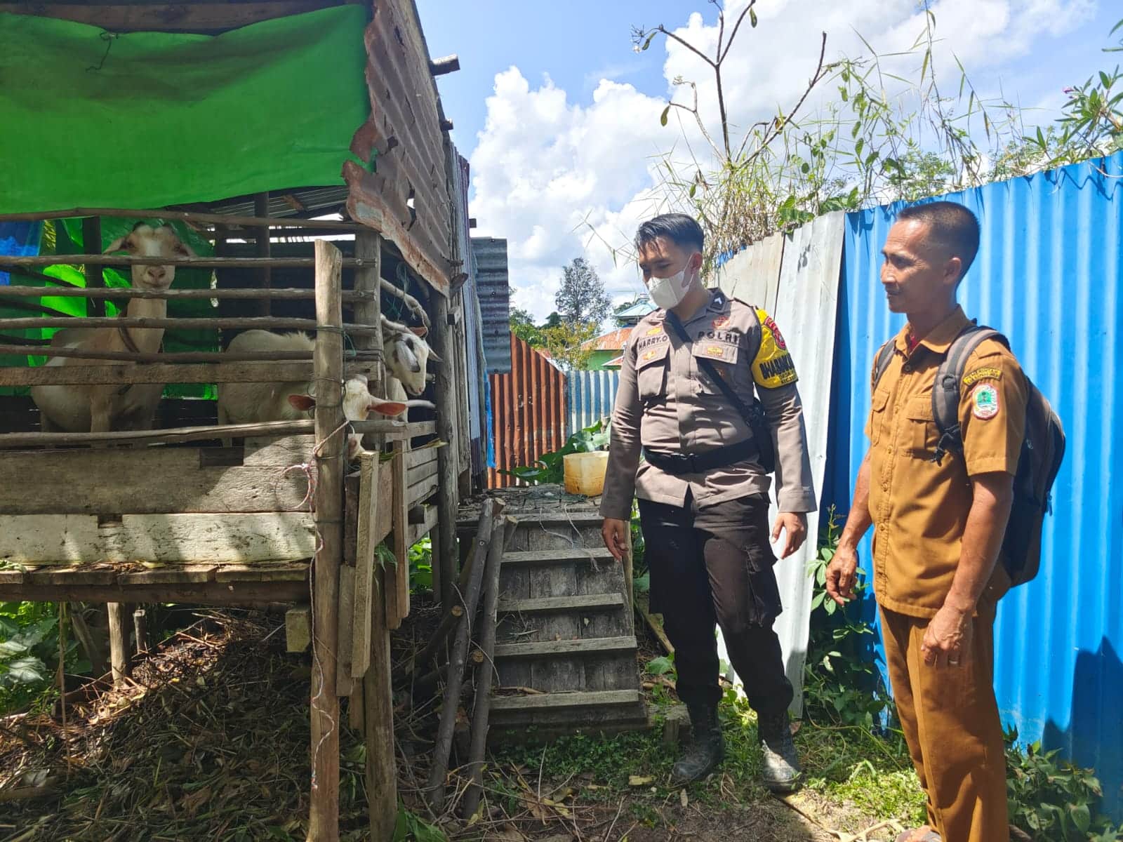 Cegah PMK, Bhabinkamtibmas Polsek Silat Hilir Bersama Perangkat Desa Berikan Sosialisasi Kepada Masyarakat Desa Binaannya