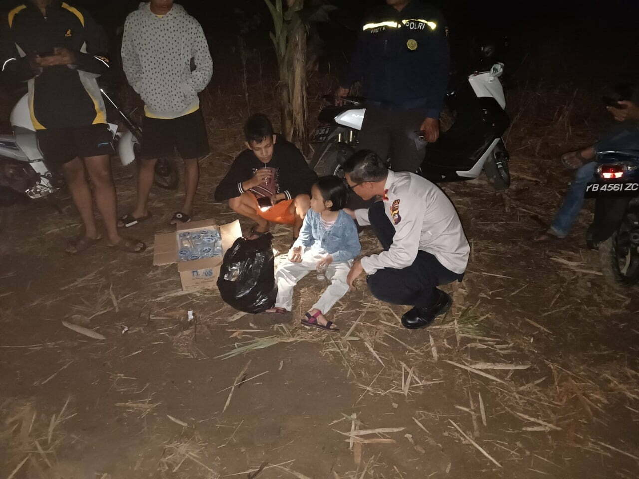Akibat Cuaca dan Gelombang Kuat, Puluhan Penumpang Speedboat Sinergi Cipta Mandiri Terdampar di Pantai Pulau Sepintu