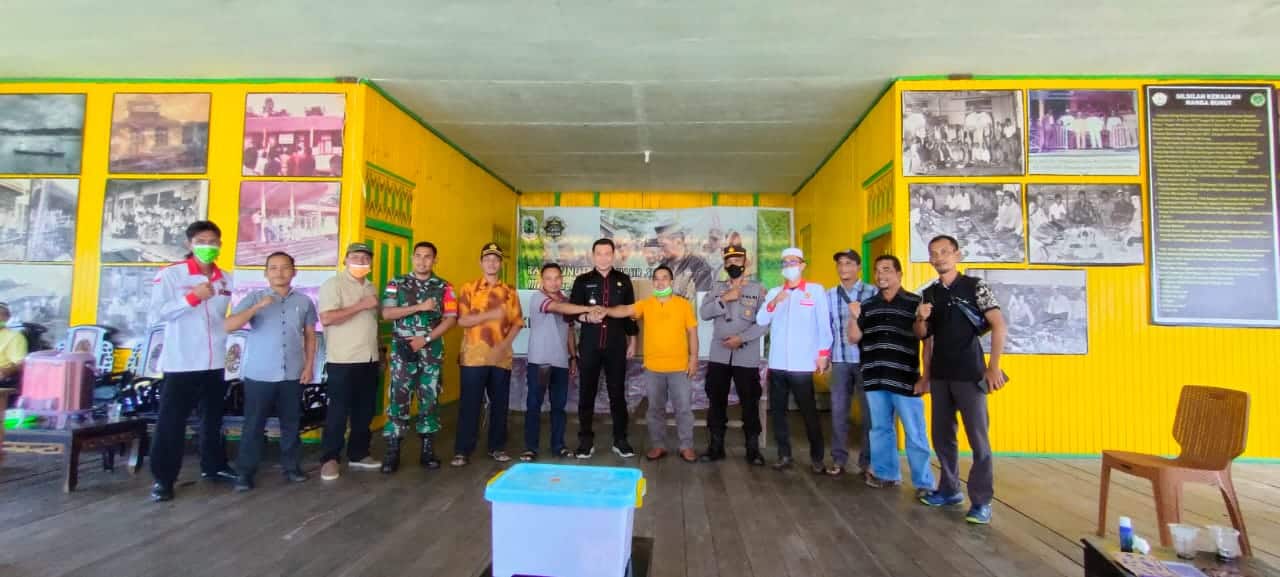 Bupati Kapuas Hulu Tinjau Langsung Pelaksanaan Pilkades Serentak di Bunut Hilir
