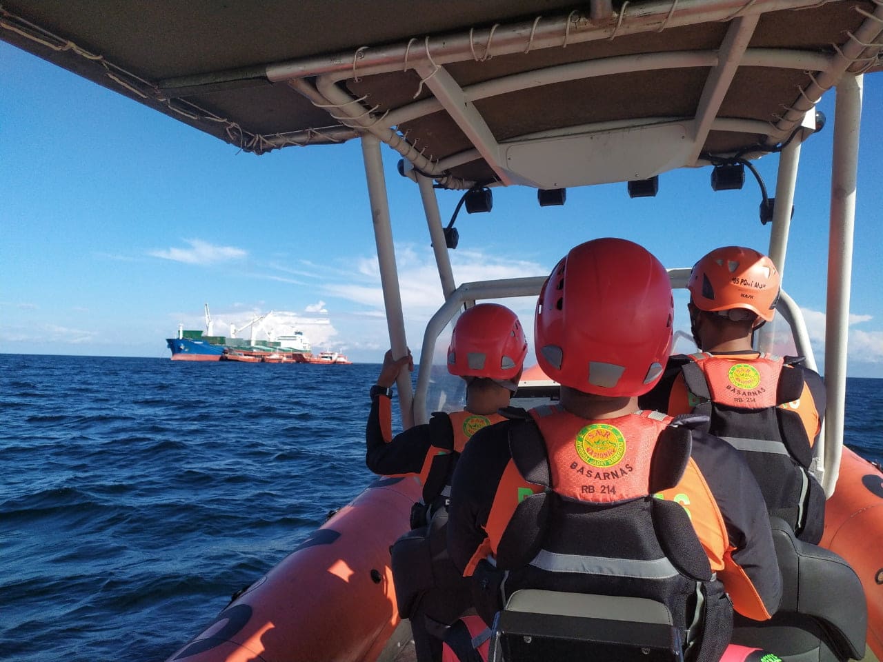 Area Pencarian Korban Tenggelamnya TB Rita 103 di Perairan Kendawangan Diperluas