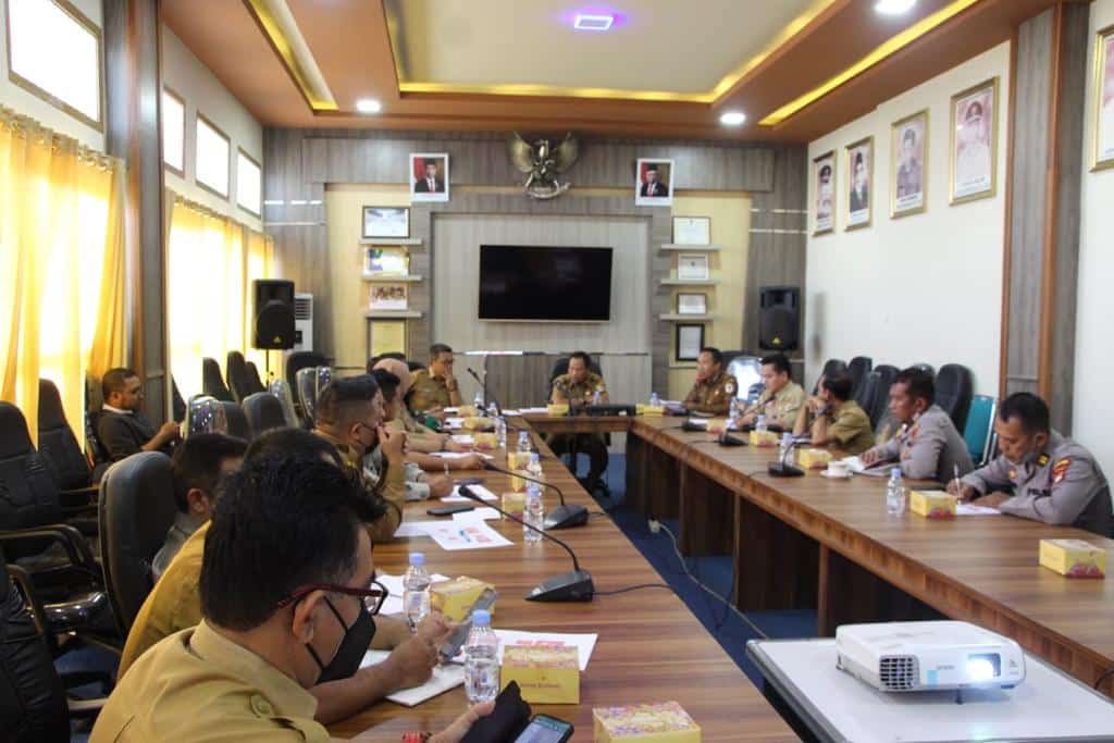 Sekda Kapuas Hulu Pimpin Rapat Pembentukan Panitia HUT RI ke-77