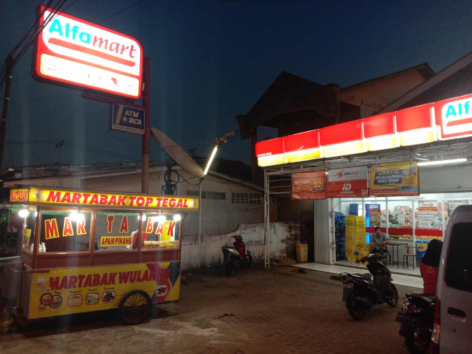 Berkat Dukungan Alfamart, Pedagang Martabak Ini Tak Khawatir Lagi "Diuber" Petugas Tibum 