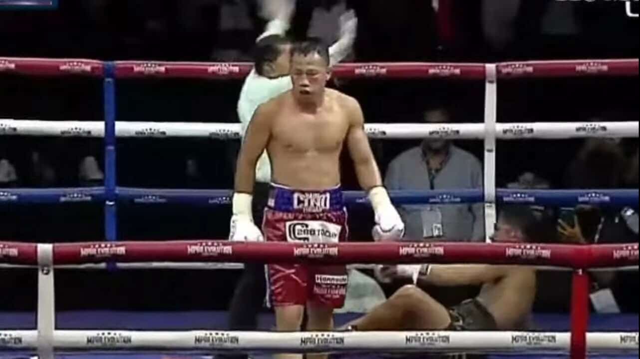 Daud Yordan Benar-benar Bikin Petinju Asal Thailand Panya Uthok Jera di Ronde Keenam