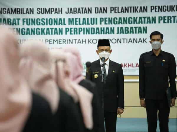 Edi Kamtono: Front Office Harus Berikan Pelayanan Dengan Senyum