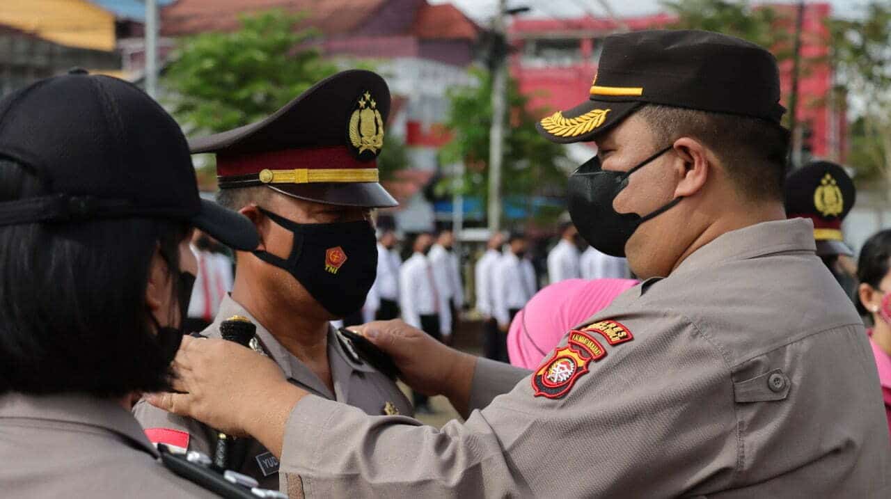 Pimpin Upacara Kenaikan Pangkat Pengabdian dan Purna Bakti, Ini Pesan Kapolres Kapuas Hulu 