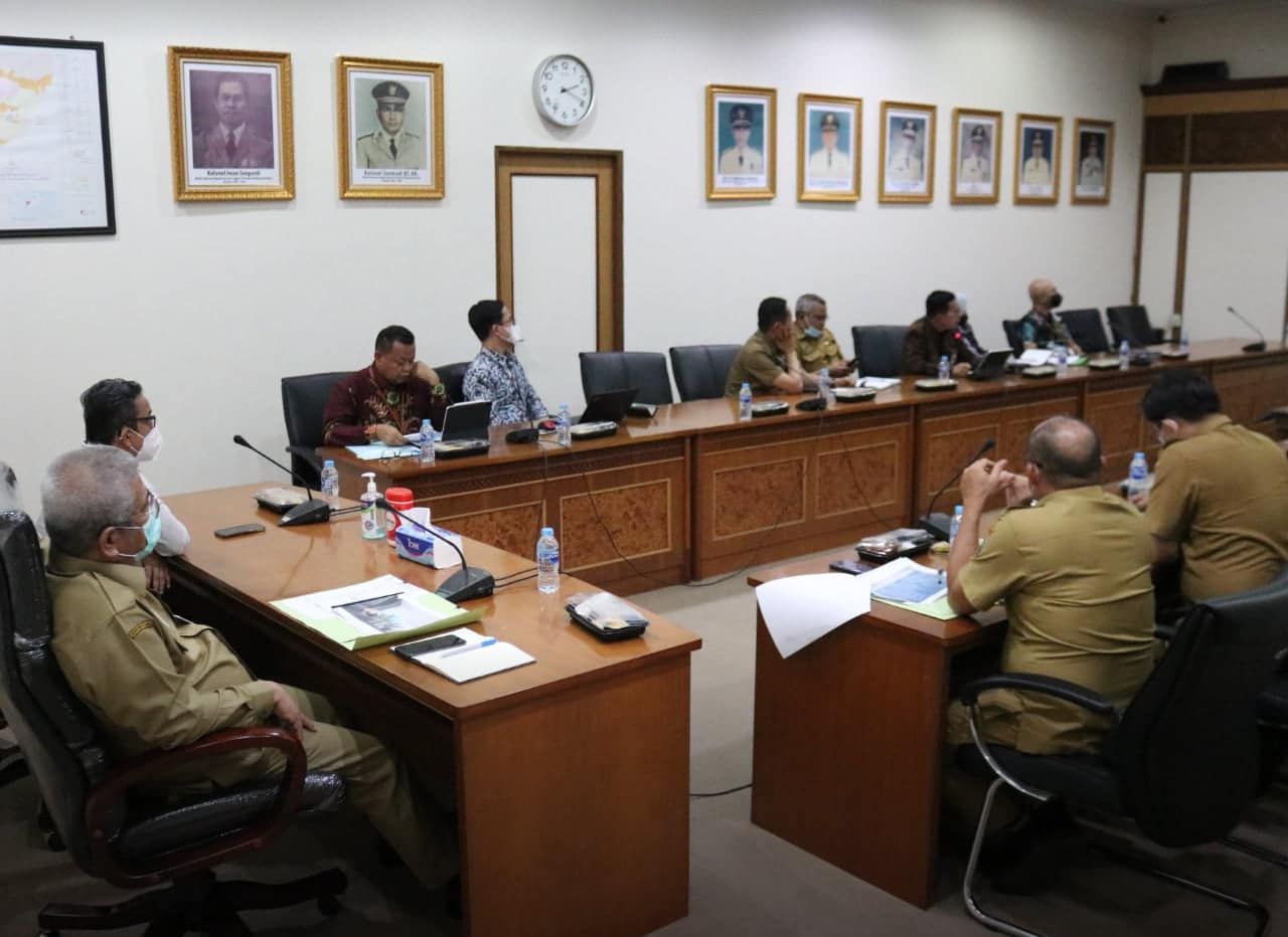 Sekda Kalbar Pimpin Rapat Spin Off USS Bank Kalbar