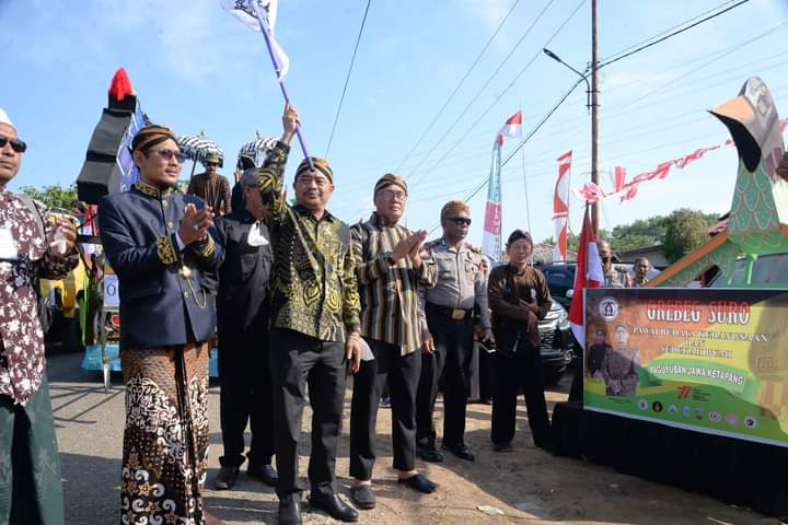 Ketua DPRD Lepas Pawai Grebeg Suro Paguyuban Jawa Ketapang 