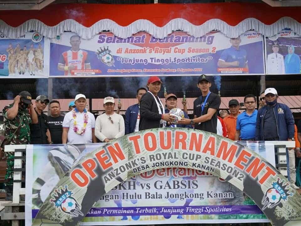 Motivasi Kelahiran Atlet Baru nan Andal, Wabup Kapuas Hulu Buka Turnamen Anzonk Royal Cup Kecamatan Jongkong Tahun 2022