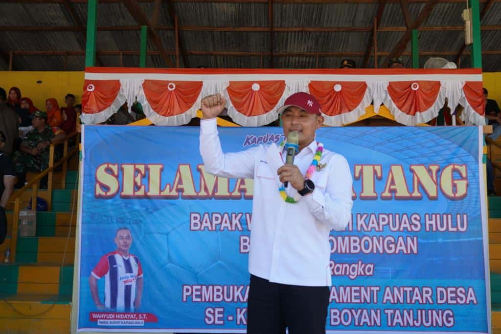Wakil Bupati Kapuas Hulu Buka Turnamen Bola Antar Desa se-Boyan Tanjung