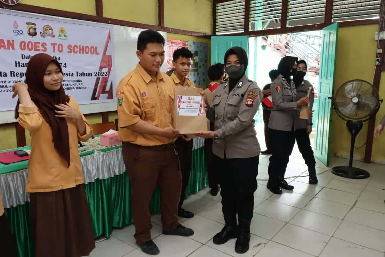 Peringatan Harjad Polwan ke-74, Wakapolres Kubu Raya Pimpin Polwan Goes to School