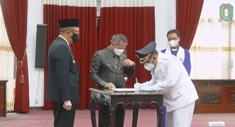 Lantik Wakil Bupati Sintang, Gubernur Kalbar Ingatkan Pejabat Tak Sibuk dengan Urusan Sendiri