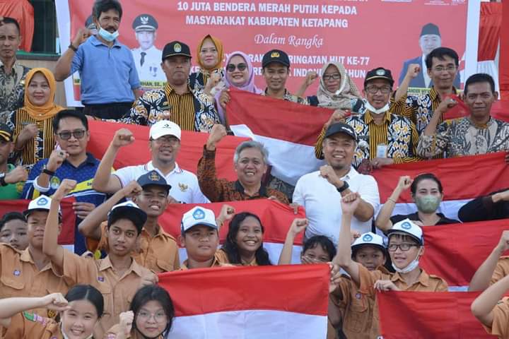 Pemda Ketapang Dukung Gerakan Pembagian 10 Juta Bendera Merah Putih