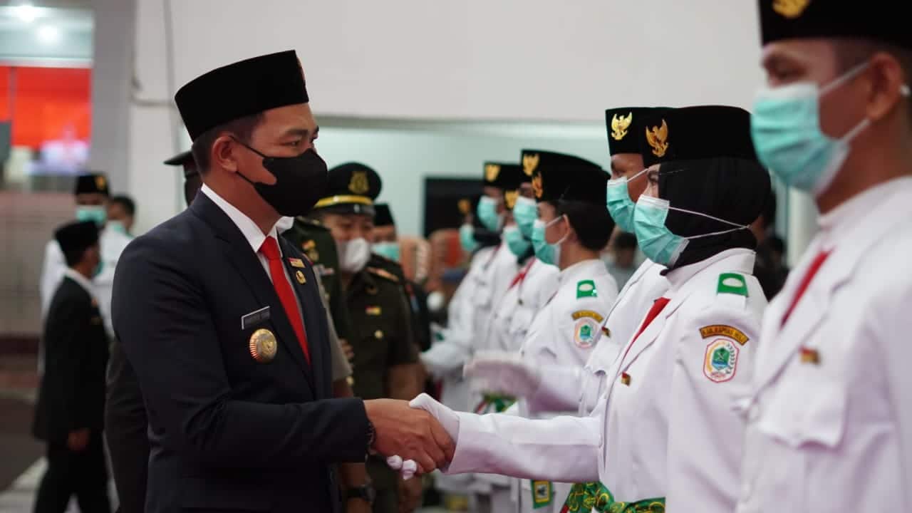 Bupati Kapuas Hulu Kukuhkan 28 Anggota Paskibraka Tahun 2022