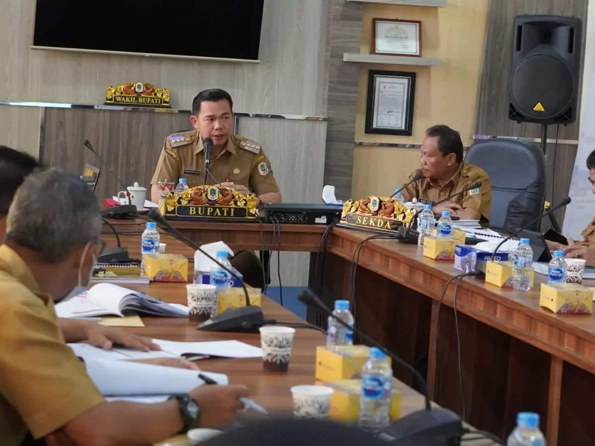 Bupati Kapuas Hulu Pimpin RUPM Perumda Uncak Kapuas 