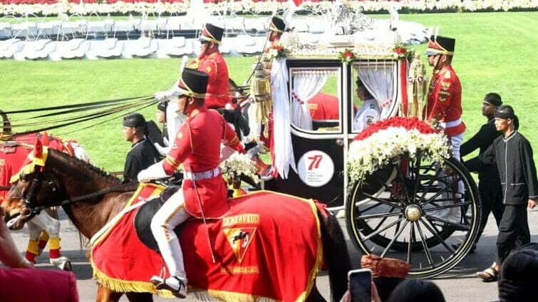 Purna Paskibraka Asal Kalbar Bawakan Bendera Merah Putih pada HUT RI ke-77 di Istana Merdeka Jakarta