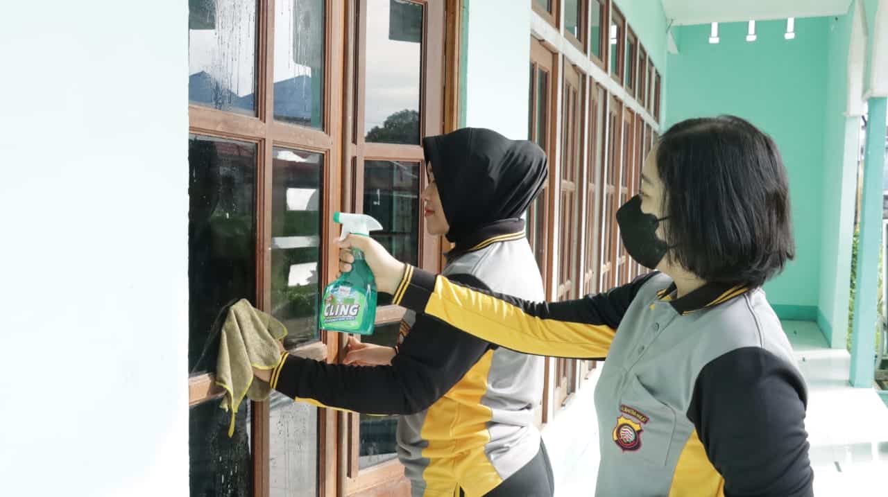 Jelang Harjad Polwan RI ke-74, Polwan Polres Kapuas Hulu Gelar Bakti Religi