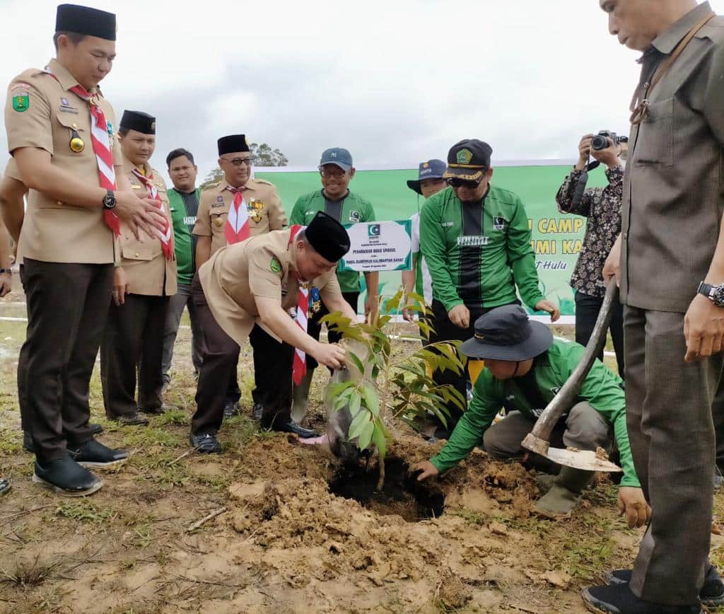 KAHMI Kapuas Hulu Lakukan Penanaman Buah-buahan Unggul di Bumi Perkemahan Rimba Laung