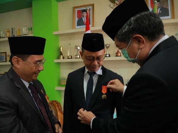 Wali Kota Pontianak Terima Lencana Kehormatan DHN 45 RI