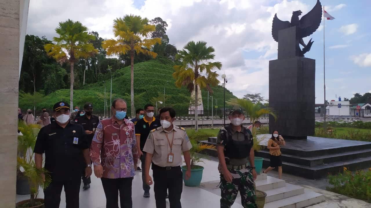 Tinjau PLBN Entikong, Kadis Kesehatan Kalbar Tinjau Kesiapan Antisipasi Kenaikan Kasus Covid-19