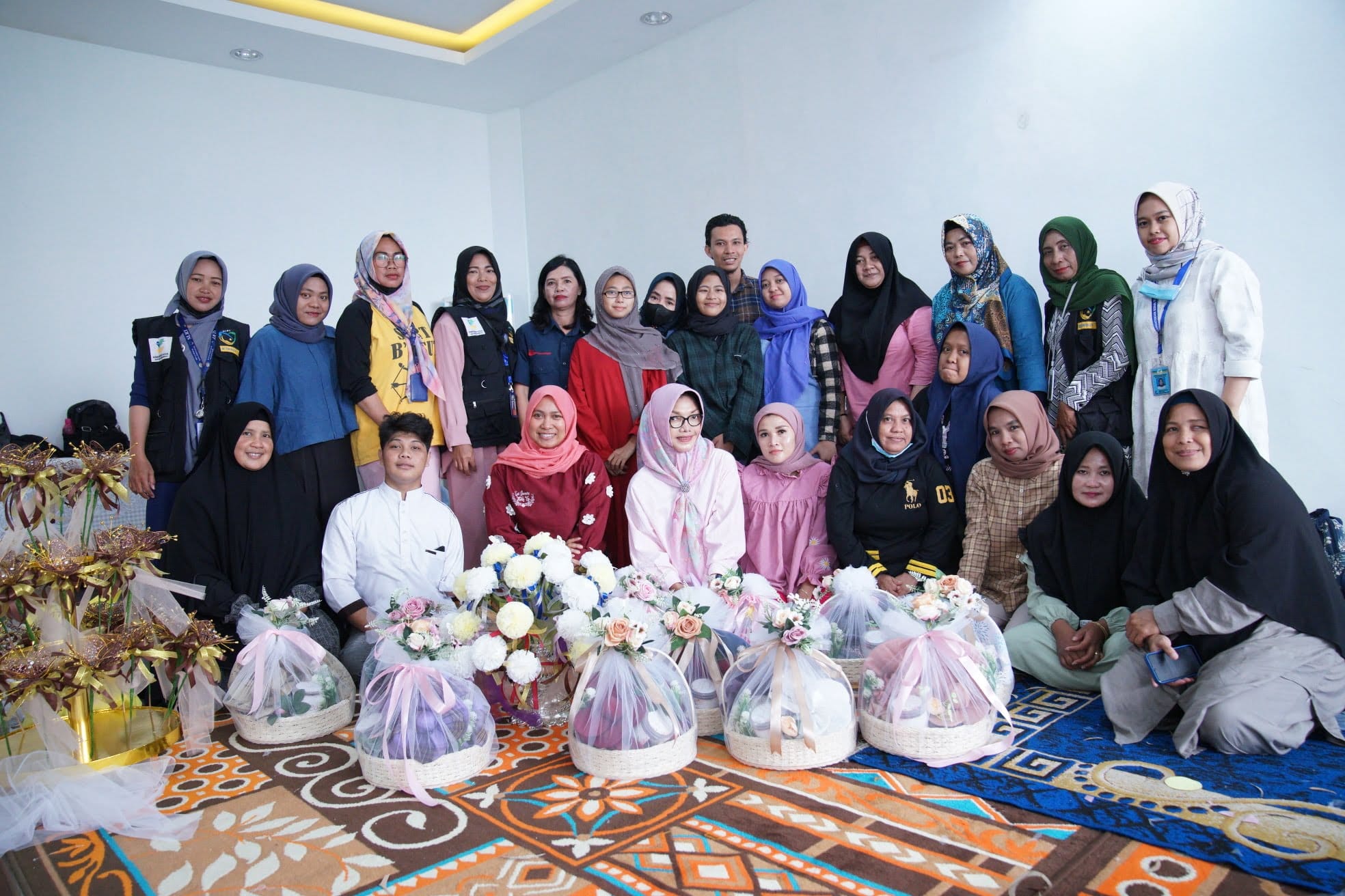 Dekranasda dan TP PKK Gelar Pelatihan Pembuatan Pokok Telok dan Hampers Bagi Penyandang Disabilitas