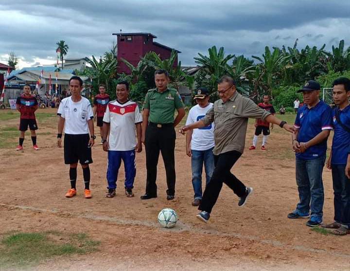 Staf Ahli Bupati Resmikan Open Turnamen Sepakbola di Sandai