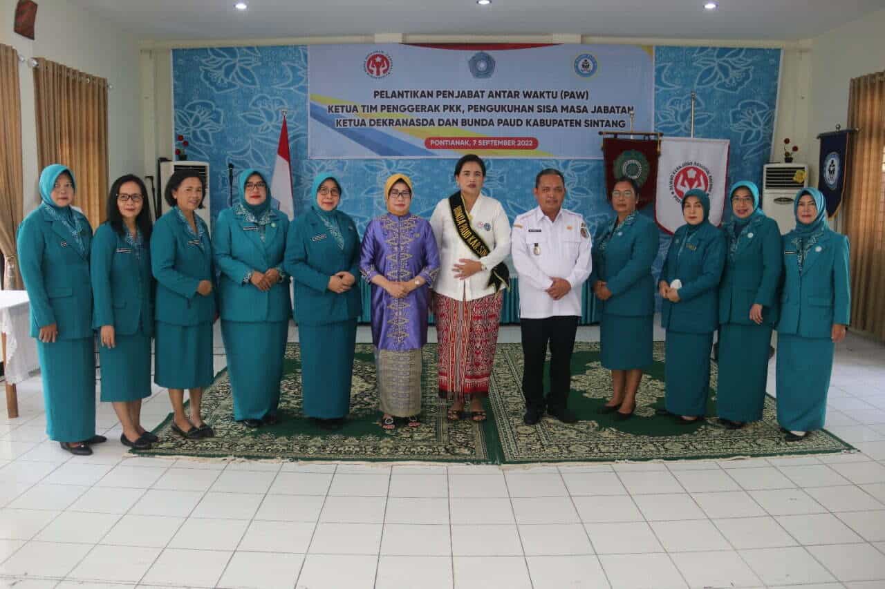 Lismaryani Sutarmidji Kukuhkan Ketua Tim Penggerak PKK, Ketua Dekranasda dan Bunda PAUD Kabupaten Sintang 