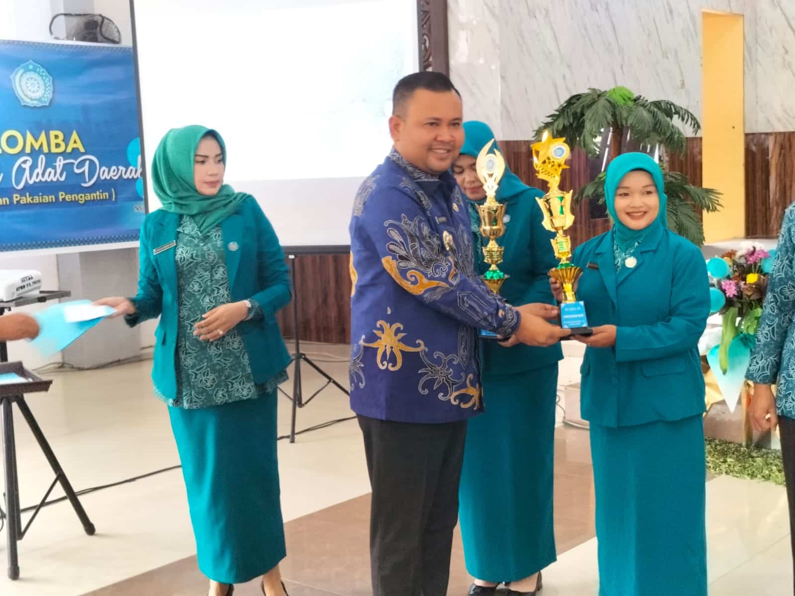 Hadiri Puncak Peringatan HKG PKK ke-50, Bupati Melawi Sampaikan Pesan Ini