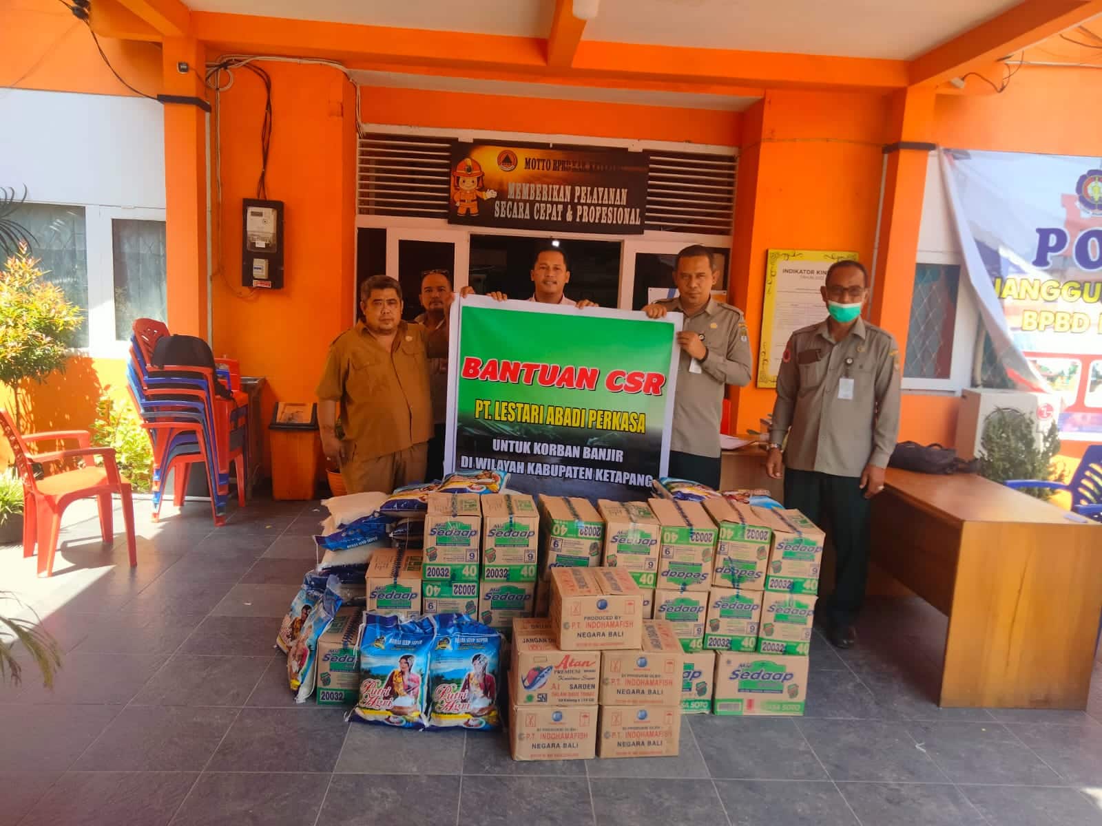 PT Lestari Abadi Perkasa Salurkan Bantuan Pangan ke Masyarakat Terdampak Banjir di 5 Kecamatan Kabupaten Ketapang