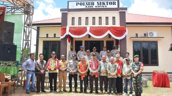 Asisten Setda Ketapang Hadiri Peresmian Kantor Polsubsektor Kecamatan Air Upas
