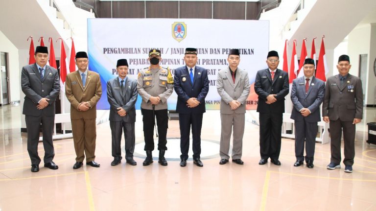 Bupati Melawi Lantik 11 Pejabat Baru Hasil Seleksi Terbuka