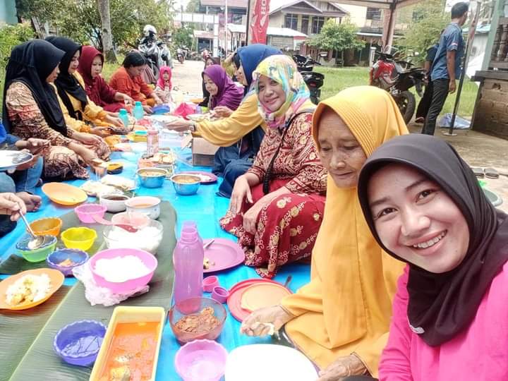 Tradisi Robo'-Robo' di Melawi, Warga Gelar Doa Tolak Bala dan Makan Bersama