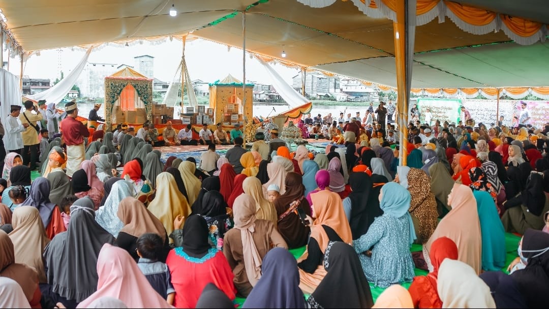 Lestarikan Tradisi Melayu, Masyarakat Ketapang Gelar Robo'-Robo' di Tepian Sungai Pawan