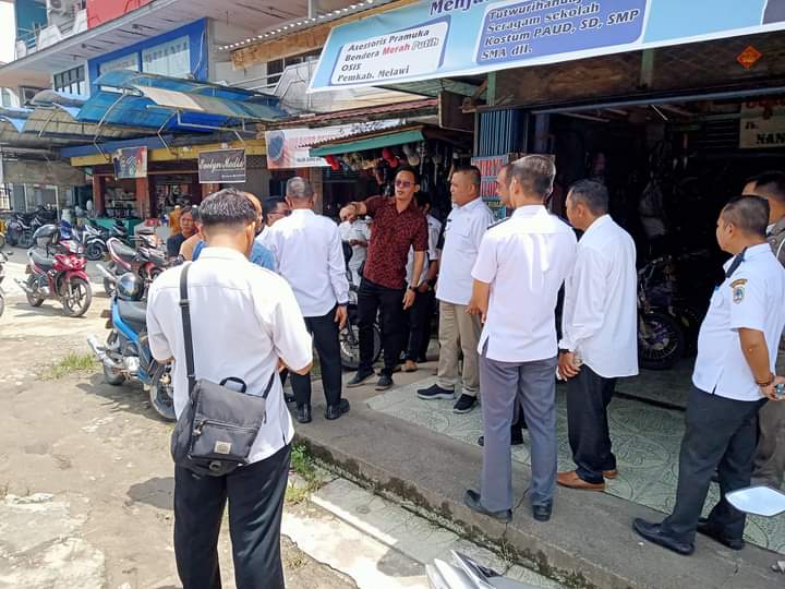 Bupati Melawi Tinjau Sejumlah Drainase Buruk di Pasar Kota Nanga Pinoh