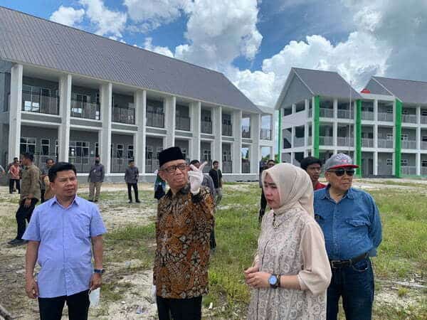 Sutarmidji Tak Puas Dengan Hasil Pembangunan Gedung SMK Unggulan Sambas