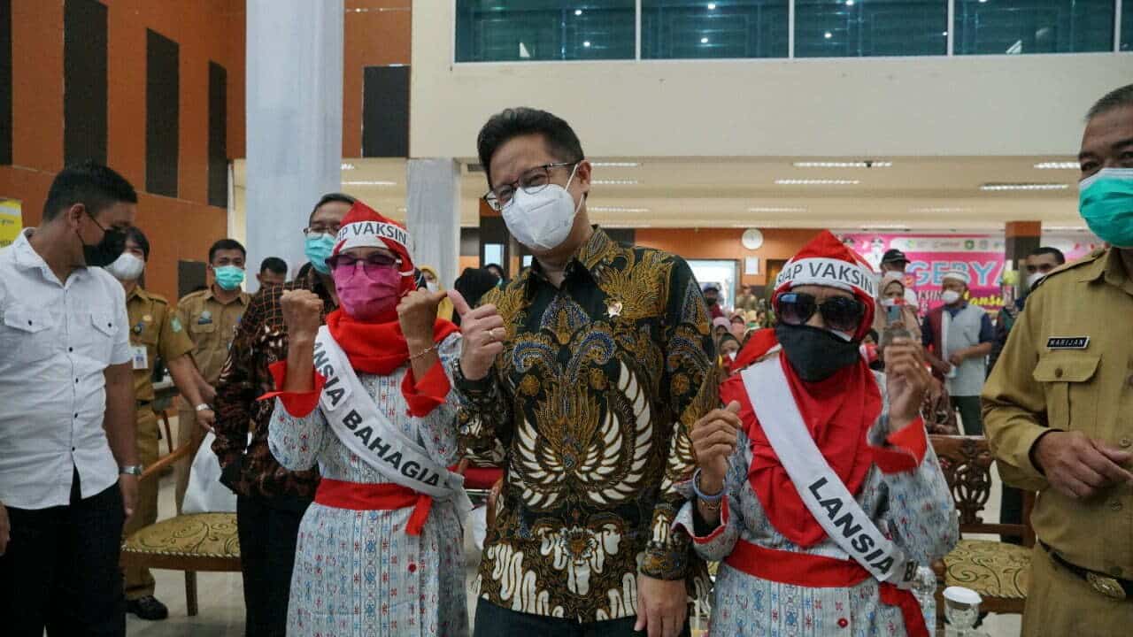 Tinjau Vaksinasi Lansia, Menteri Kesehatan RI Sampaikan Pentingnya Menyegerakan Kelengkapan Dosis Vaksin