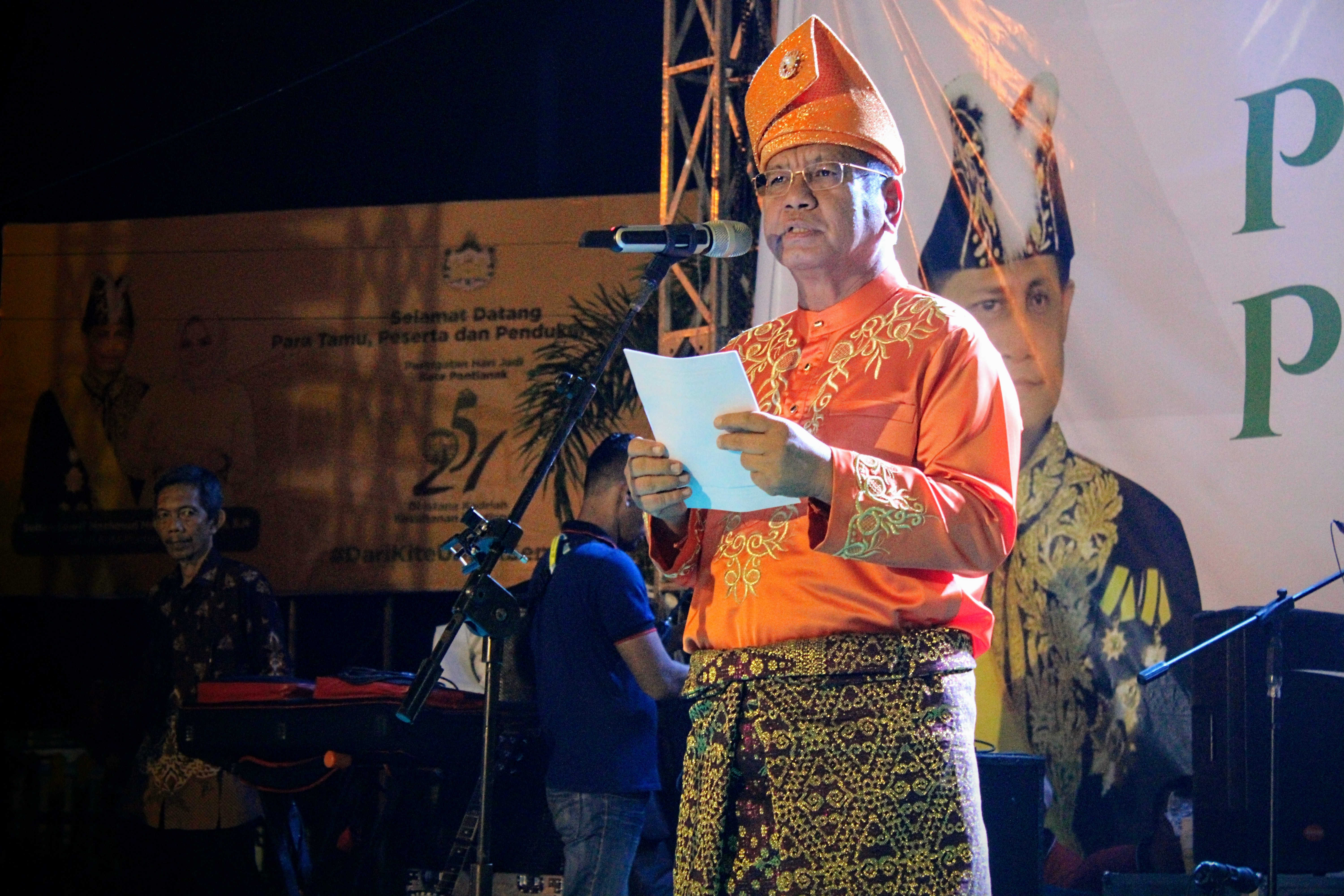 Di Malam Penutupan Pekan Raya Pontianak, Sekda Kalbar Apresiasi Peran Guru Ngaji Hingga Penggali Kubur 