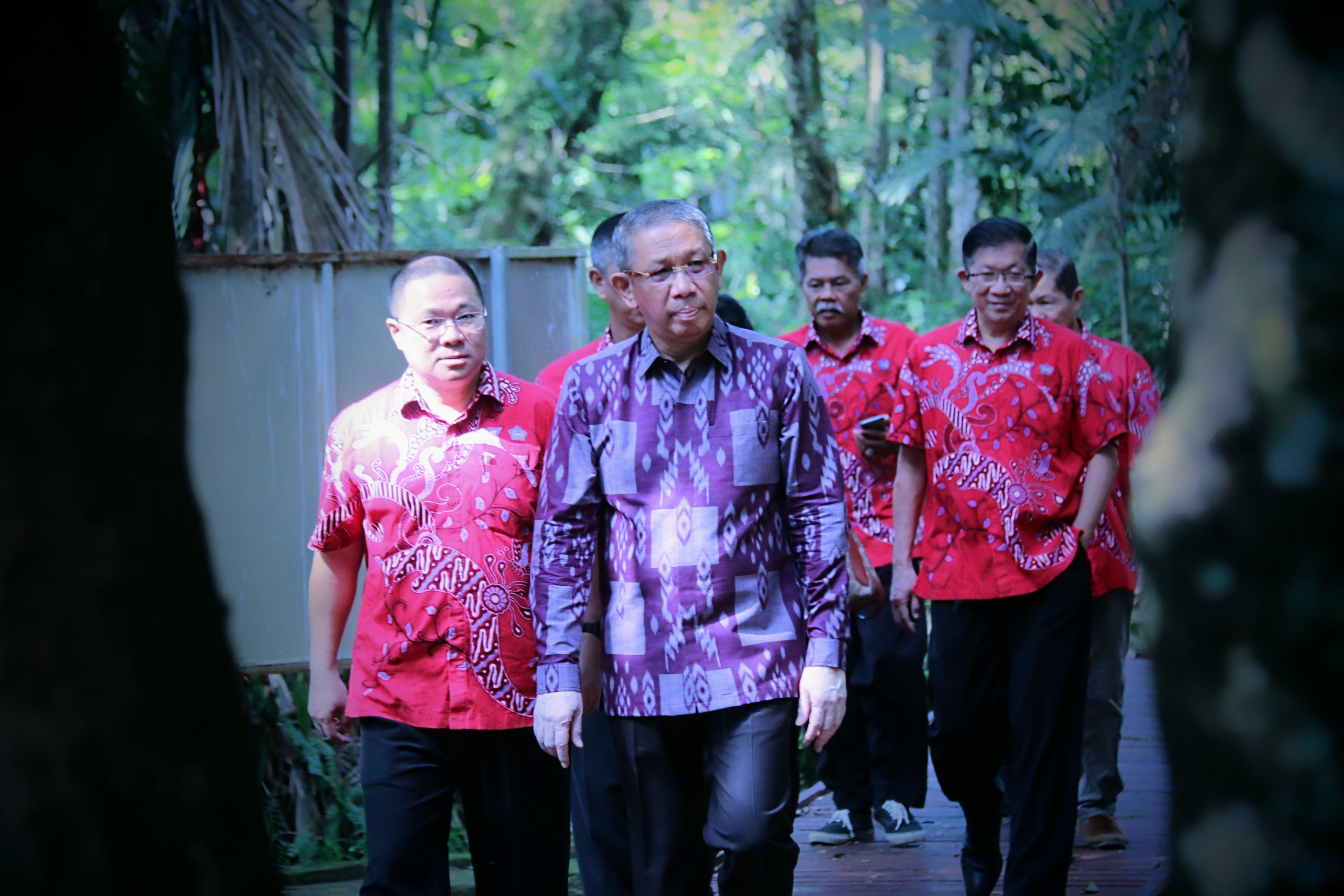 Gubernur Kalbar Soroti Kerusakan Jalan Melawi yang Diakibatkan oleh Truk Sawit