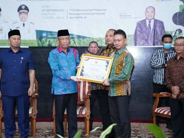 Pemkot Pontianak Boyong Dua Penghargaan dari Menteri Keuangan