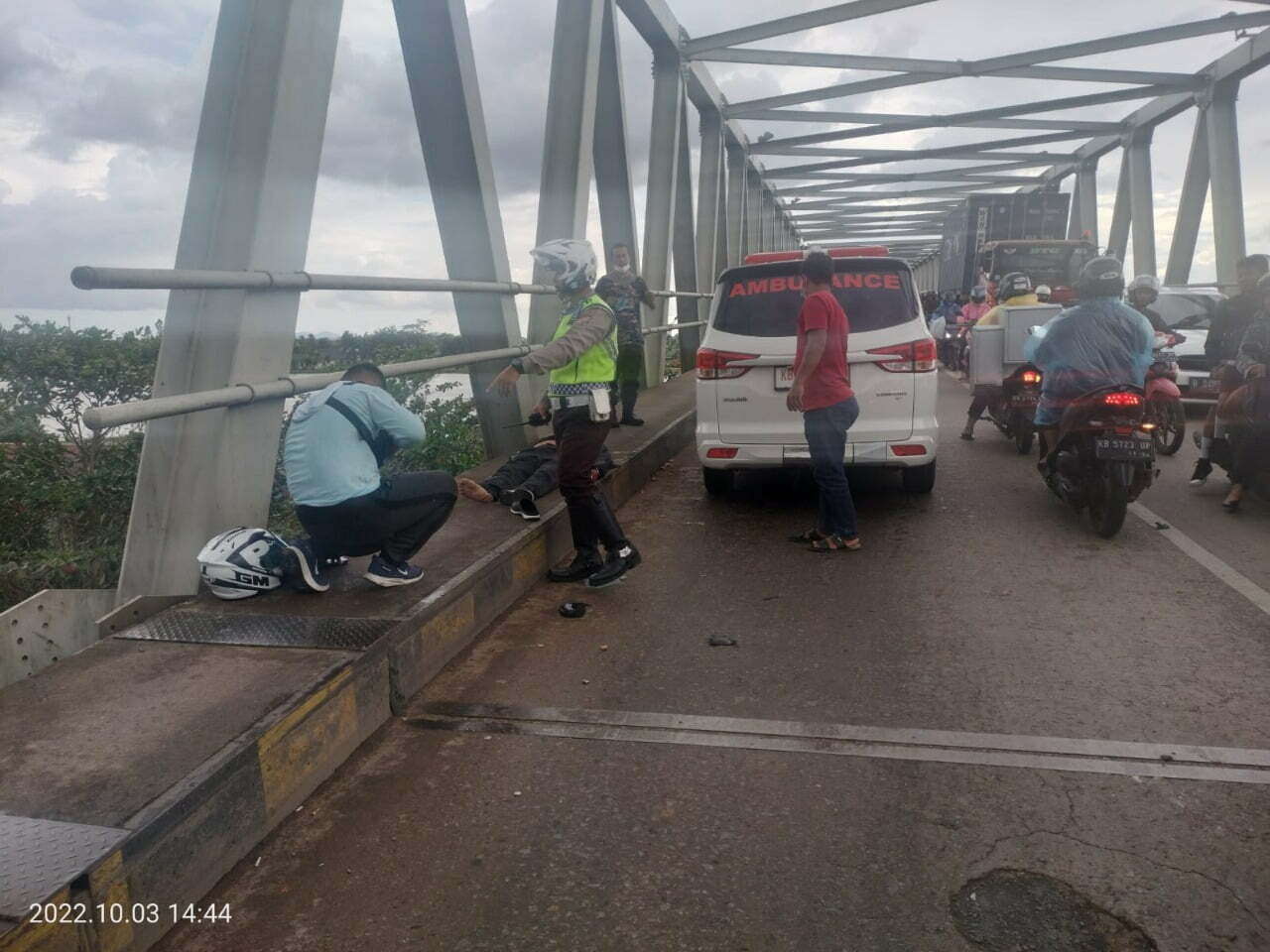 Braakk! Laka Lantas di Atas Jembatan Kapuas 2, Satu Pengendara Tewas di Tempat