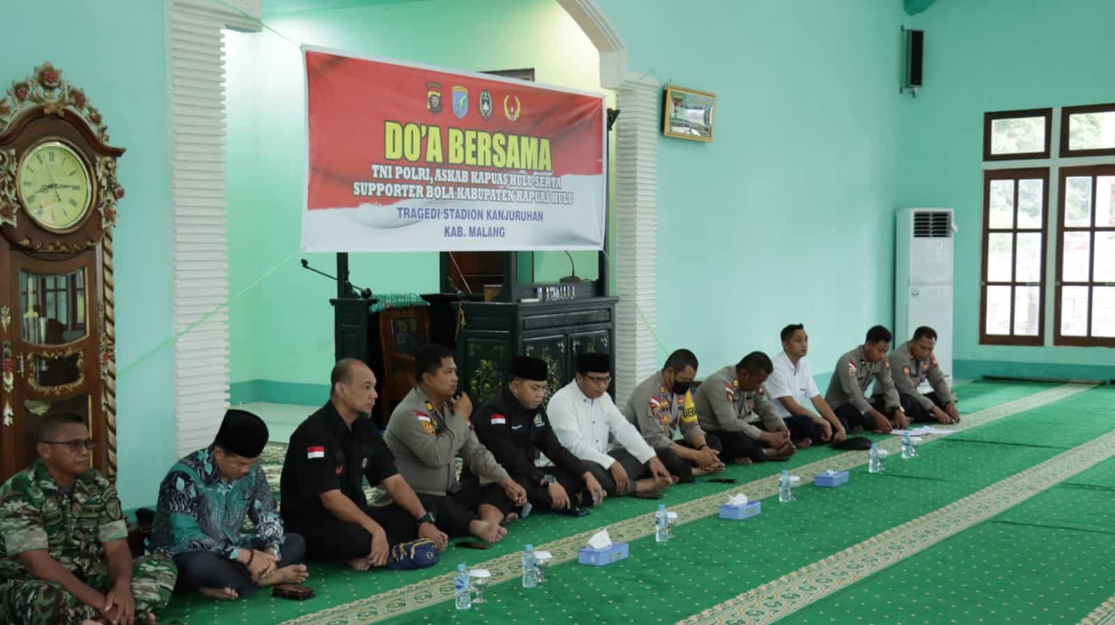 Turut Berduka Tragedi Kanjuruhan, Polres Kapuas Hulu Gelar Doa Bersama