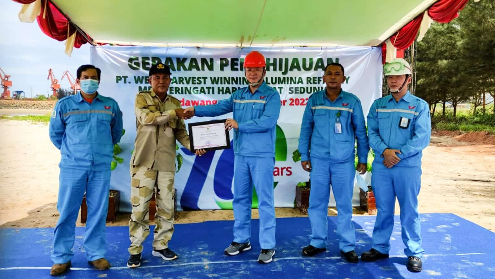 Tanam Ribuan Mangrove dan Pohon Buah, Pemkab Ketapang Berikan Piagam Penghargaan kepada WHW Atas Kontribusi Penghijauan