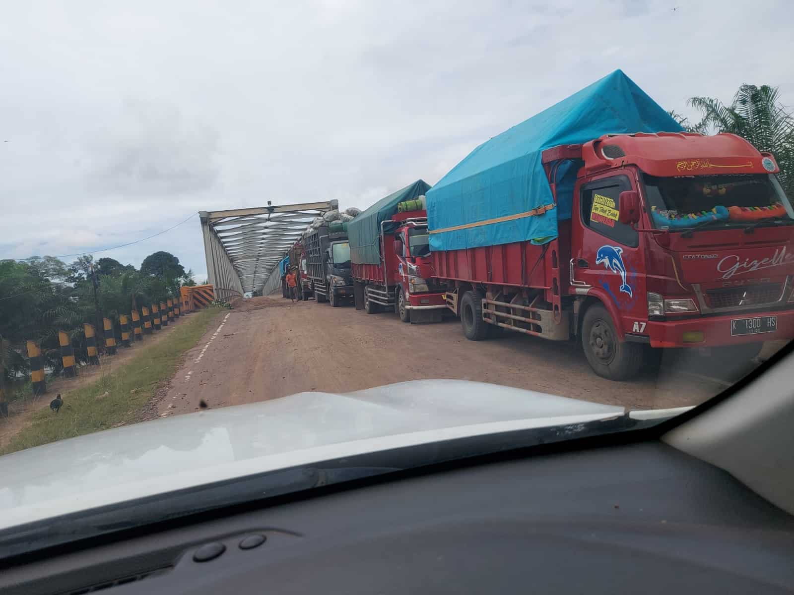 Ruas Jalan Sungai Kelik - Nanga Tayap Lumpuh Akibat Banjir
