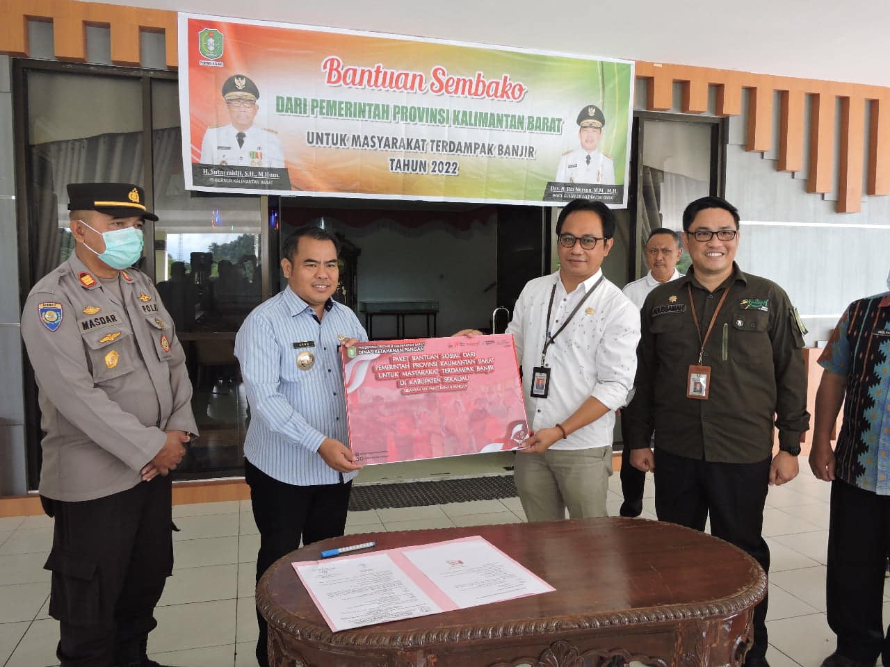 Dari Kasur Hingga Makanan Bayi, Pemprov Kalbar Salurkan Bantuan ke 8 Daerah Terdampak Banjir