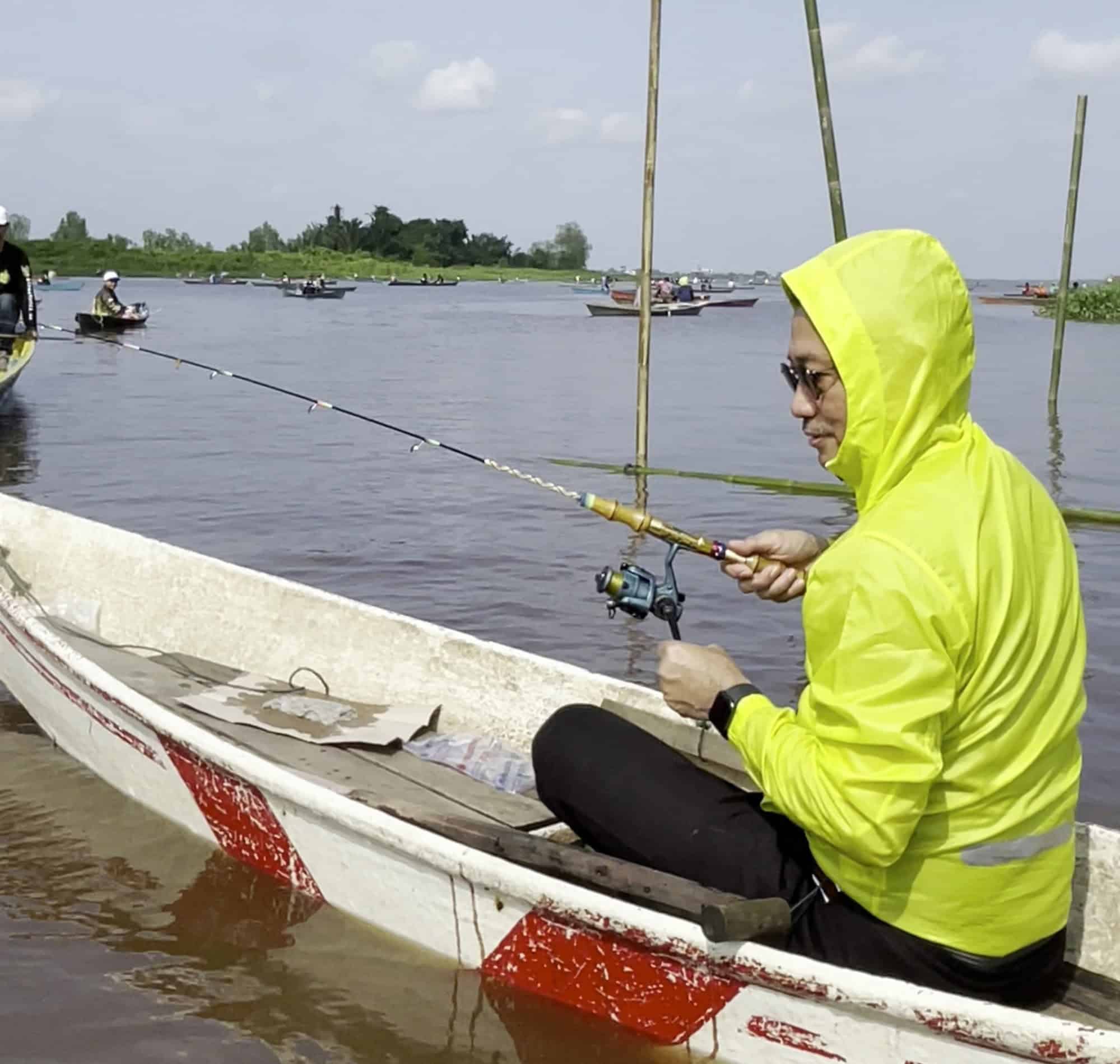Mancing di Sungai Kapuas, Wako Edi Kampanyekan Jaga Kebersihan Sungai