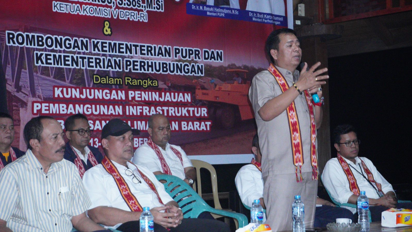 Masyarakat Perbatasan di Ketungau Hulu Sampaikan Aspirasi ke Lasarus, dari Pembangunan hingga Listrik PLN