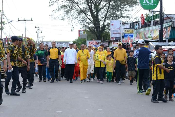 Isi HUT ke-58, DPD Golkar Ketapang Gelar Jalan Sehat dan Baksos ke Warga Terdampak Banjir