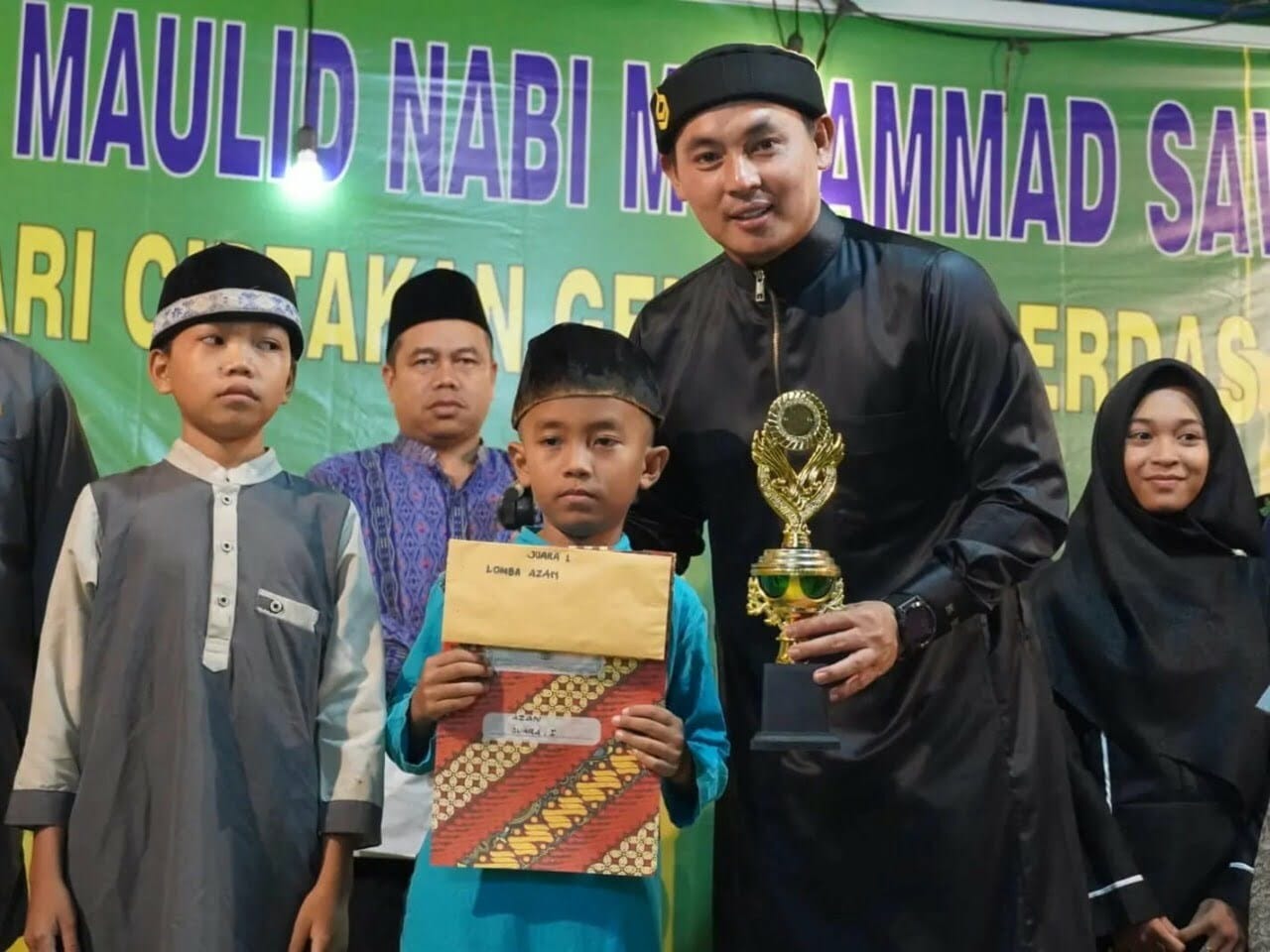 Wabup Kapuas Hulu Tutup Kegiatan Maulid Nabi di Surau Baitul Rahman Putussibau Selatan
