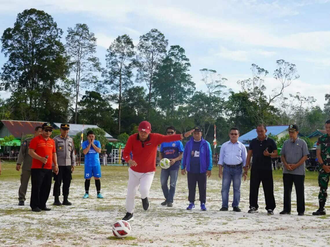 Wabup Kapuas Hulu Buka Turnamen Aspember Cup Desa Nanga Mentebah 2022