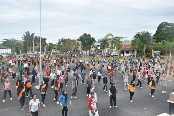 Sekda Alexander Pimpin Ratusan ASN Laksanakan Aksi Gotong Royong di Ketapang