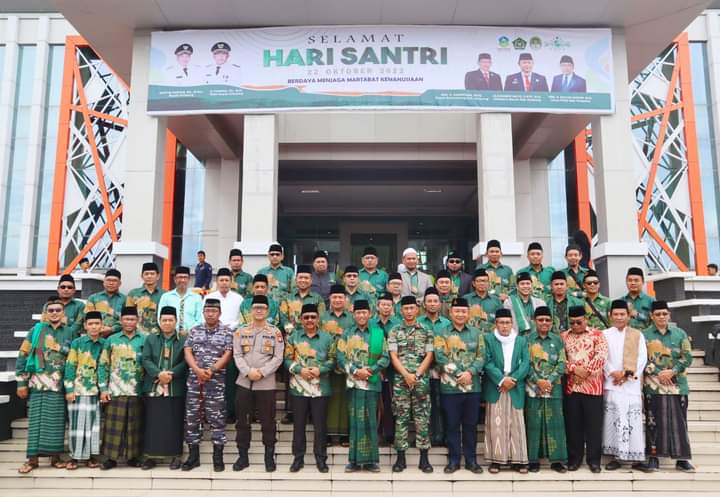 Wabup Farhan Pimpin Apel Hari Santri Nasional Tahun 2022 di Ketapang